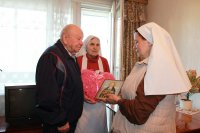 Священнослужители посетили семьи, находящиеся в трудном материальном положении Священнослужители посетили семьи, находящиеся в трудном материальном положении