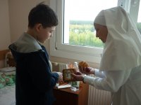 Священнослужители посетили семьи, находящиеся в трудном материальном положении Священнослужители посетили семьи, находящиеся в трудном материальном положении