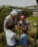 Священнослужители посетили семьи, находящиеся в трудном материальном положении Священнослужители посетили семьи, находящиеся в трудном материальном положении