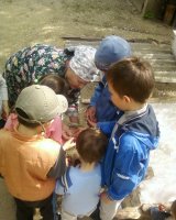 Священнослужители посетили семьи, находящиеся в трудном материальном положении Священнослужители посетили семьи, находящиеся в трудном материальном положении