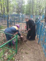 Акция по уборке кладбищ, захоронений воинов Великой Отечественной войны