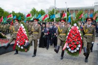 "Вспомним погибших, восславим живых" "Вспомним погибших, восславим живых"