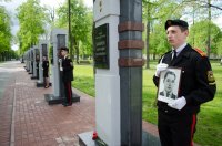 "Вспомним погибших, восславим живых" "Вспомним погибших, восславим живых"