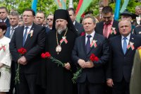 "Вспомним погибших, восславим живых" "Вспомним погибших, восславим живых"