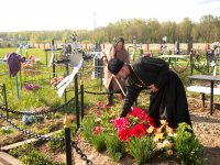 БУДА-КОШЕЛЕВО. Священнослужители и прихожане провели акцию по уборке могил на кладбищах БУДА-КОШЕЛЕВО. Священнослужители и прихожане провели акцию по уборке могил на кладбищах
