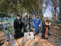 БУДА-КОШЕЛЕВО. Священнослужители и прихожане провели акцию по уборке могил на кладбищах БУДА-КОШЕЛЕВО. Священнослужители и прихожане провели акцию по уборке могил на кладбищах