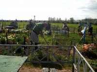 БУДА-КОШЕЛЕВО. Священнослужители и прихожане провели акцию по уборке могил на кладбищах БУДА-КОШЕЛЕВО. Священнослужители и прихожане провели акцию по уборке могил на кладбищах