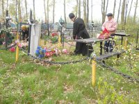 БУДА-КОШЕЛЕВО. Священнослужители и прихожане провели акцию по уборке могил на кладбищах БУДА-КОШЕЛЕВО. Священнослужители и прихожане провели акцию по уборке могил на кладбищах