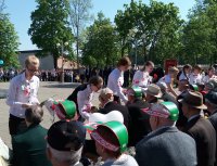 РОГАЧЕВ. Священнослужитель принял участие в торжественном митинге, посвященном 71-й годовщине победы над немецко-фашистскими захватчиками РОГАЧЕВ. Священнослужитель принял участие в торжественном митинге, посвященном 71-й годовщине победы над немецко-фашистскими захватчиками