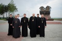 Владыка посетил часовню иконы Божией Матери «Достойно есть» у памятного знака операции «Багратион»