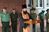 ГОМЕЛЬ. Священнослужитель принял участие в торжественном митинге,  посвященном вручению боевого оружия военнообязанным запаса