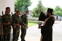 ГОМЕЛЬ. Священнослужитель принял участие в торжественном митинге,  посвященном вручению боевого оружия военнообязанным запаса