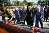 Преосвященнейший Стефан принял участие в церемонии возложения цветов к памятнику на Аллее Героев в г.Гомеле