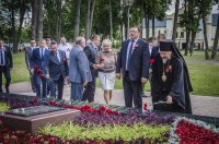 Преосвященнейший Стефан принял участие в церемонии возложения цветов к памятнику на Аллее Героев в г.Гомеле