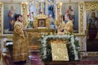 Вечернее богослужение с пением акафиста Пресвятой Богородице