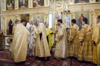 Вечернее богослужение с пением акафиста Пресвятой Богородице