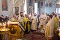 Вечернее богослужение с пением акафиста Пресвятой Богородице