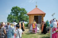 Преосвященный Стефан совершил чин освящения часовни в честь Феодоровской иконы Божией Матери в д. Луначарск