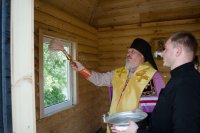 Преосвященный Стефан совершил чин освящения часовни в честь Феодоровской иконы Божией Матери в д. Луначарск