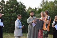 «Христос посреде нас»