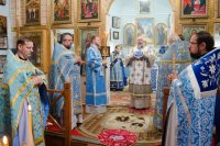 Божественная литургия в праздник иконы Божией Матери "Троеручица"