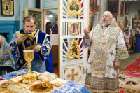 Божественная литургия в праздник иконы Божией Матери "Троеручица"