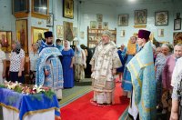 Божественная литургия в праздник иконы Божией Матери "Троеручица"