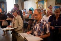 Вечернее богослужение с чтением акафиста нараспев