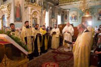 Вечернее богослужение с чтением акафиста нараспев