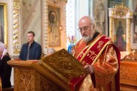 Божественная литургия в предпразднство происхождения честных древ Животворящего Креста Господня Божественная литургия в предпразднство происхождения честных древ Животворящего Креста Господня