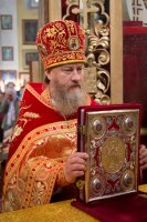 Божественная литургия в праздник происхождения честных древ Животворящего Креста Господня