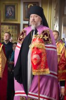 Божественная литургия в праздник происхождения честных древ Животворящего Креста Господня