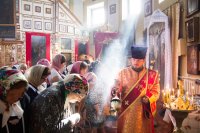 Божественная литургия в праздник происхождения честных древ Животворящего Креста Господня