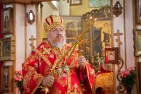 Божественная литургия в праздник происхождения честных древ Животворящего Креста Господня