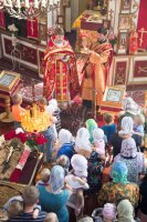 Божественная литургия в праздник происхождения честных древ Животворящего Креста Господня
