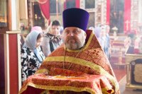 Божественная литургия в праздник происхождения честных древ Животворящего Креста Господня