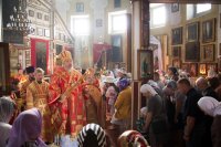 Божественная литургия в праздник происхождения честных древ Животворящего Креста Господня