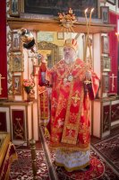 Божественная литургия в праздник происхождения честных древ Животворящего Креста Господня