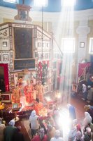 Божественная литургия в праздник происхождения честных древ Животворящего Креста Господня