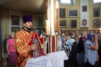 Божественная литургия в праздник происхождения честных древ Животворящего Креста Господня
