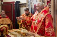 Божественная литургия в праздник происхождения честных древ Животворящего Креста Господня