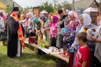 Божественная литургия в праздник происхождения честных древ Животворящего Креста Господня