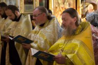 Вечернее богослужение с чтением акафиста нараспев