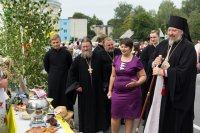 Божественная литургия в праздник происхождения честных древ Животворящего Креста Господня