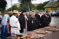 Божественная литургия в праздник происхождения честных древ Животворящего Креста Господня