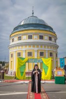 Божественная литургия в праздник происхождения честных древ Животворящего Креста Господня