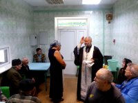 Священнослужители посетили больницу сестринского ухода д. Рогинь