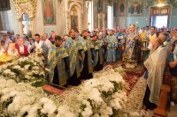 Преосвященный Стефан совершил вечерню и утреню с чином погребения плащаницы Божией Матери