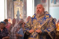 Преосвященный Стефан совершил вечерню и утреню с чином погребения плащаницы Божией Матери