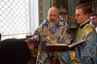 Преосвященный Стефан совершил вечерню и утреню с чином погребения плащаницы Божией Матери